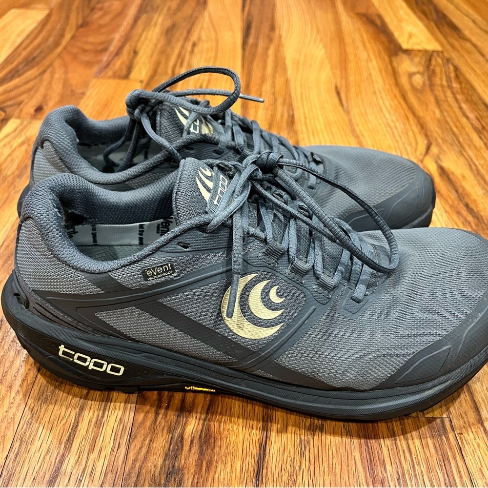 Topo Athletic Women's Terra venture 4 WP in the Grey/Butter,Size 9.5 Some‎ Flaws
